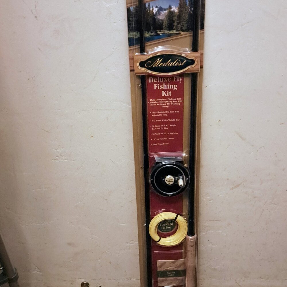 Pleuger Medalist Deluxe Fly Fishing Kit w/ 1494 Fly Reel and 8' 3-Piece Rod NEW